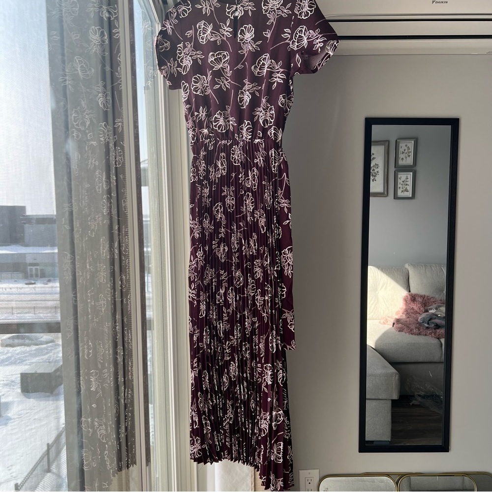 NWT Suzy Shier Women pleated maxi dress, floral, red and white, printed